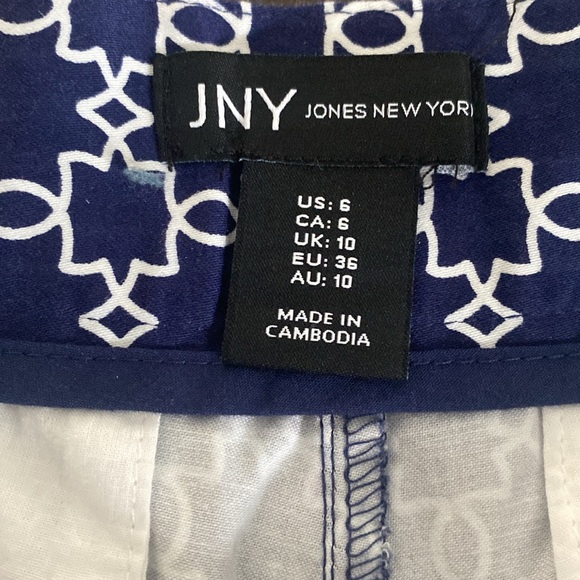 JONES NEW YORK Dressy Shorts -Size 4 - Picture 3 of 5